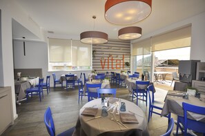 Bao gồm bữa sáng buffet