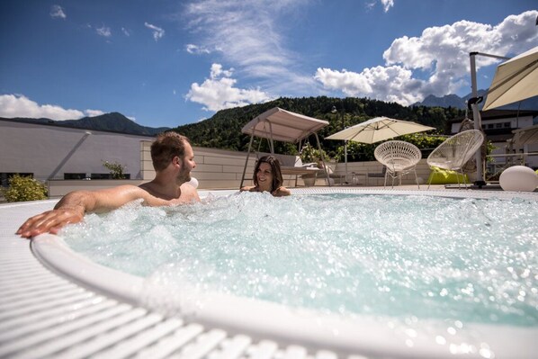 Bain à remous extérieur