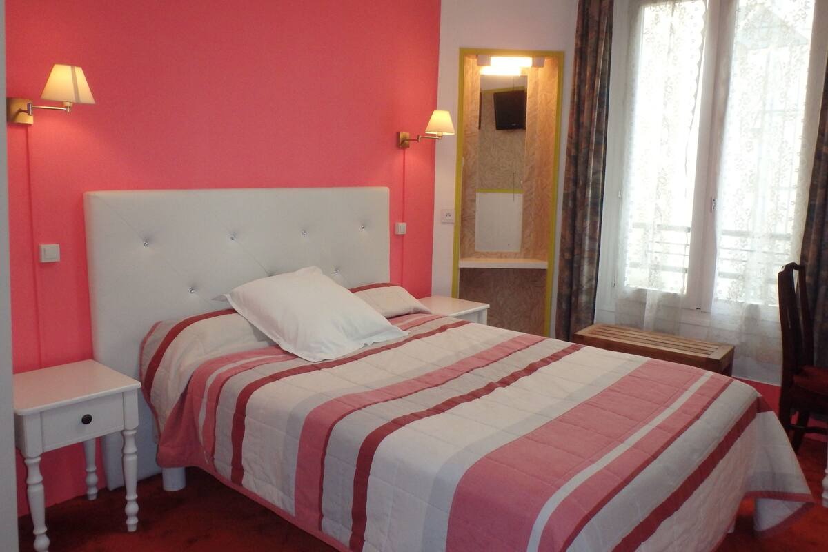 Double Room, Private Bathroom | In-room safe, free WiFi, bed sheets