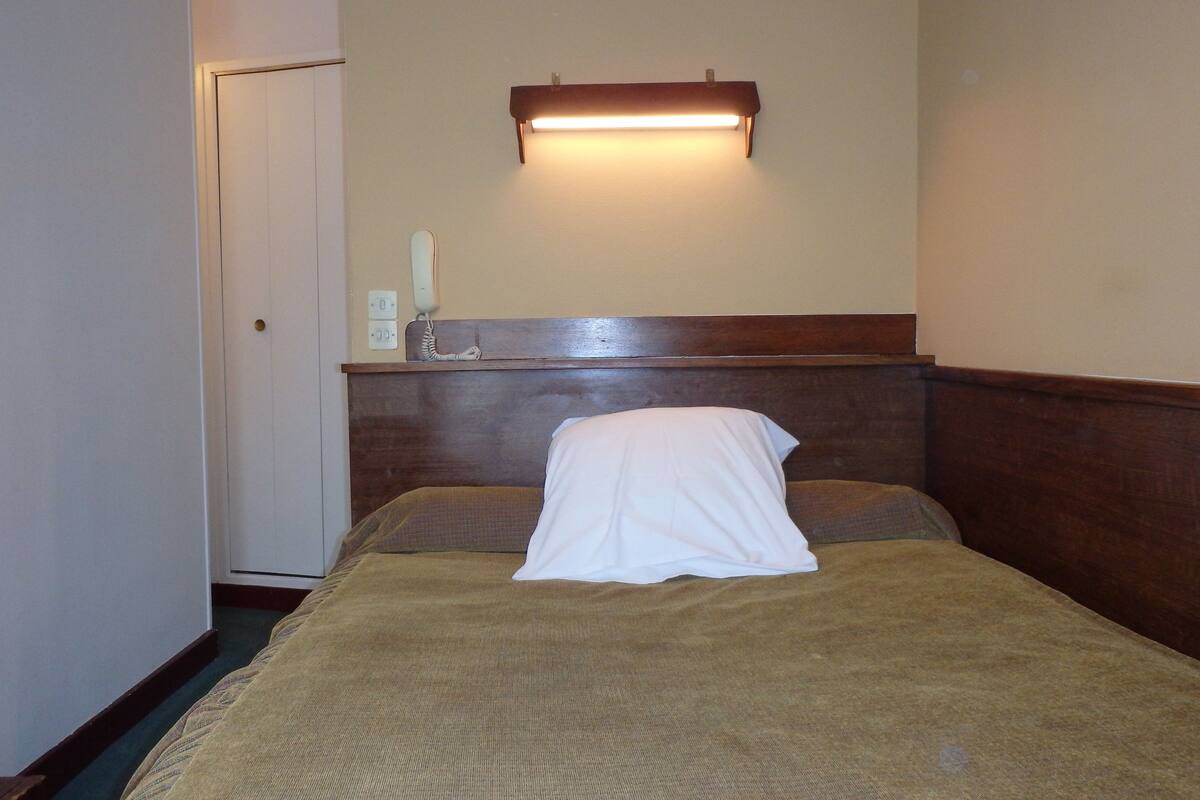 In-room safe, free WiFi, bed sheets
