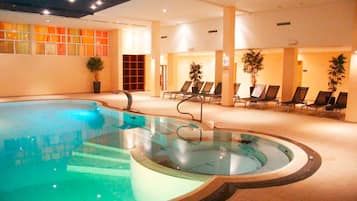 Indoor pool, sun loungers