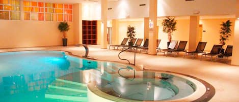 Indoor pool, sun loungers