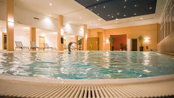 Behandelingskamers voor koppels, een sauna, een stoombad, hydrotherapie