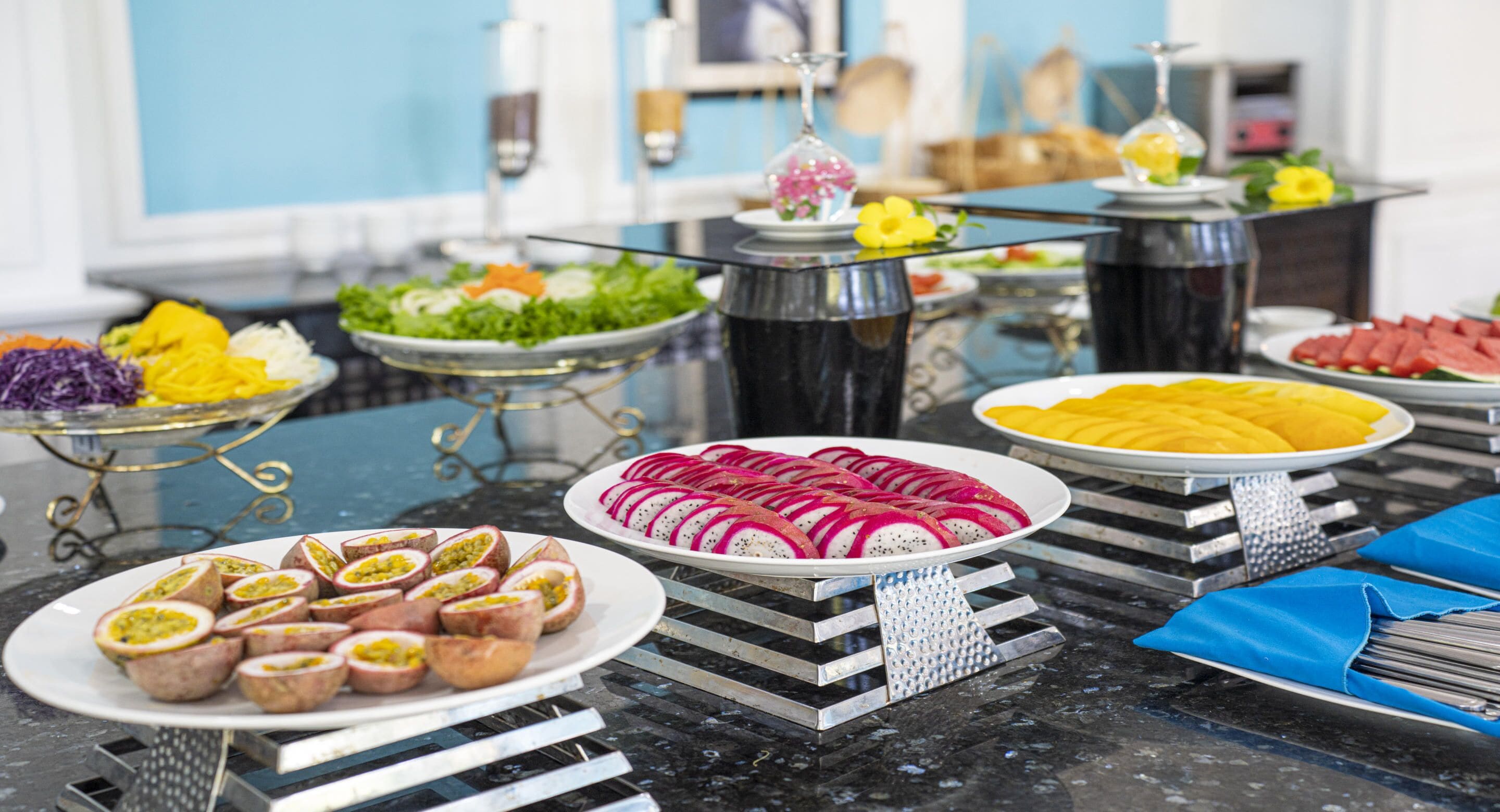 daily self-service breakfast (vnd 300000 per person)