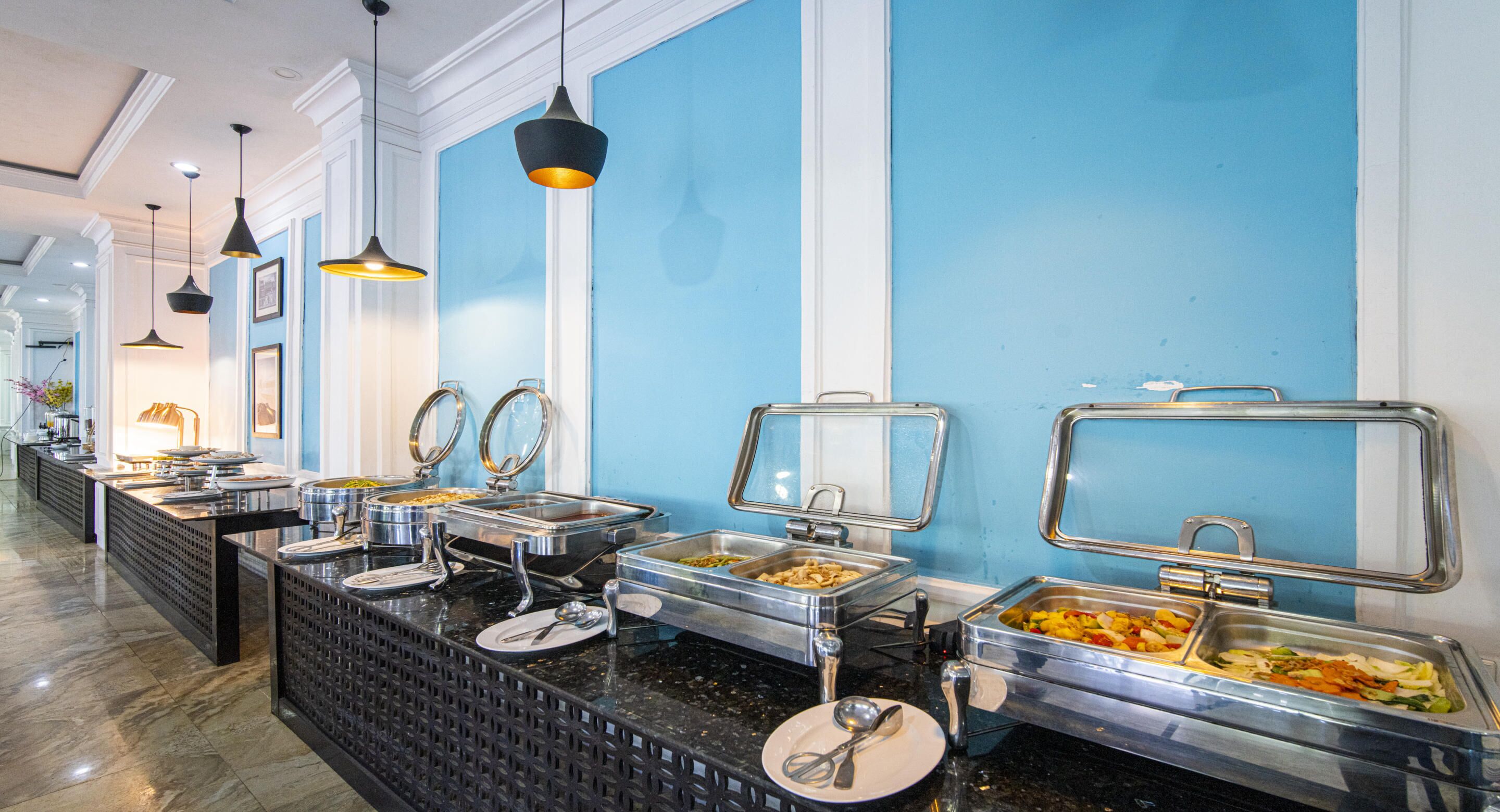 daily self-service breakfast (vnd 300000 per person)