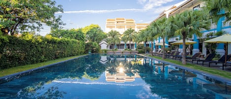 Outdoor pool, sun loungers