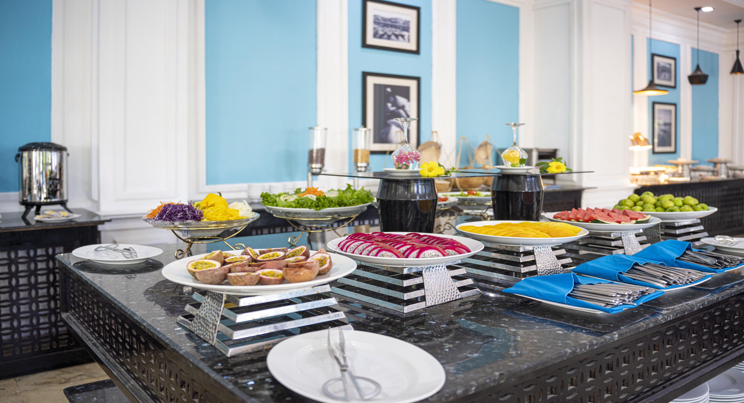 daily self-service breakfast (vnd 300000 per person)