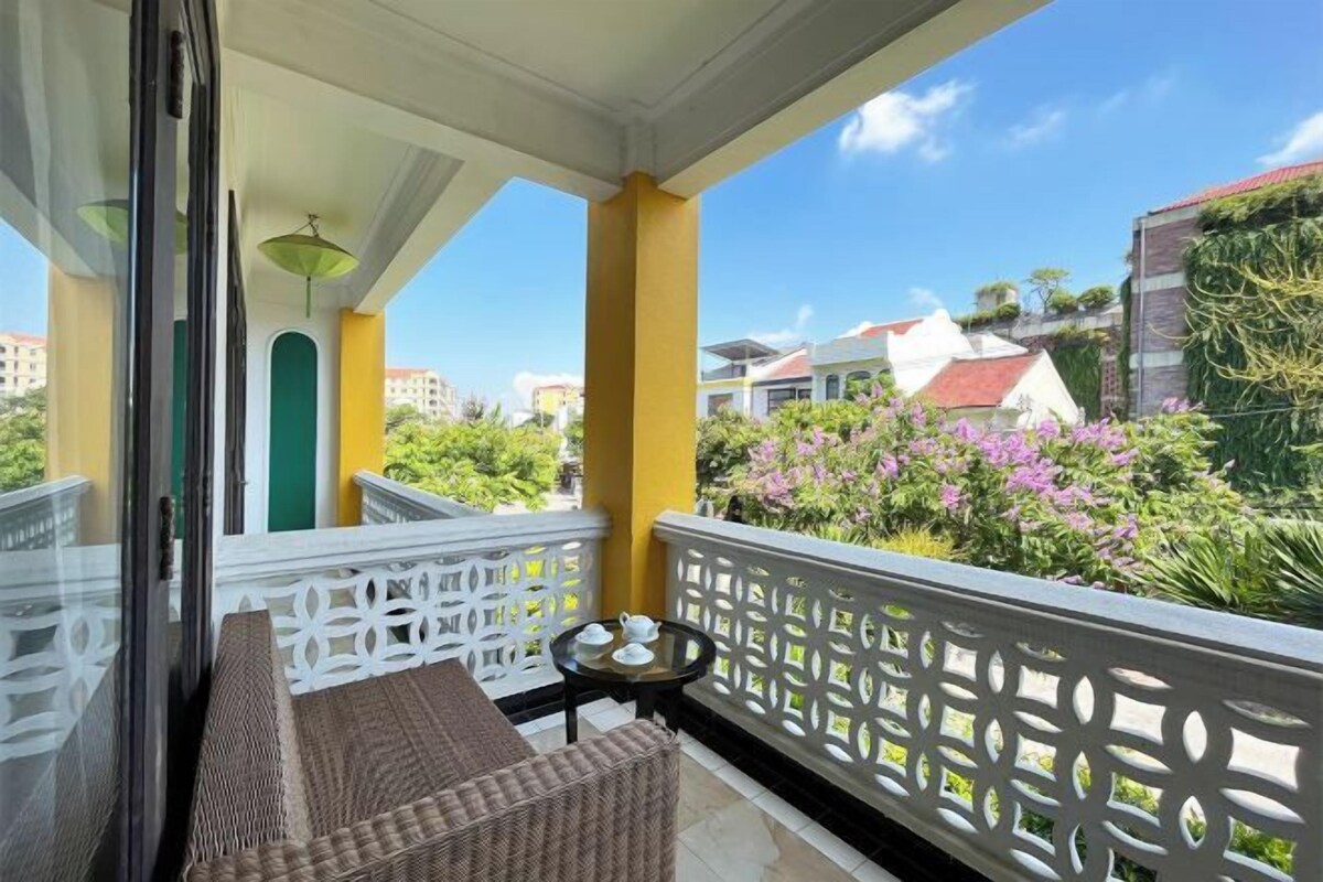 Deluxe Double Room Garden Or City View With Balcony And Bathtub