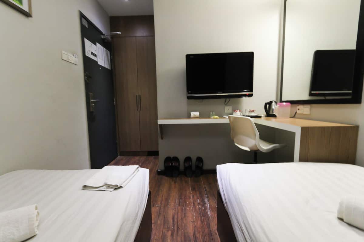 高级双床房 | 办公桌、熨斗/熨板、免费 WiFi、床单