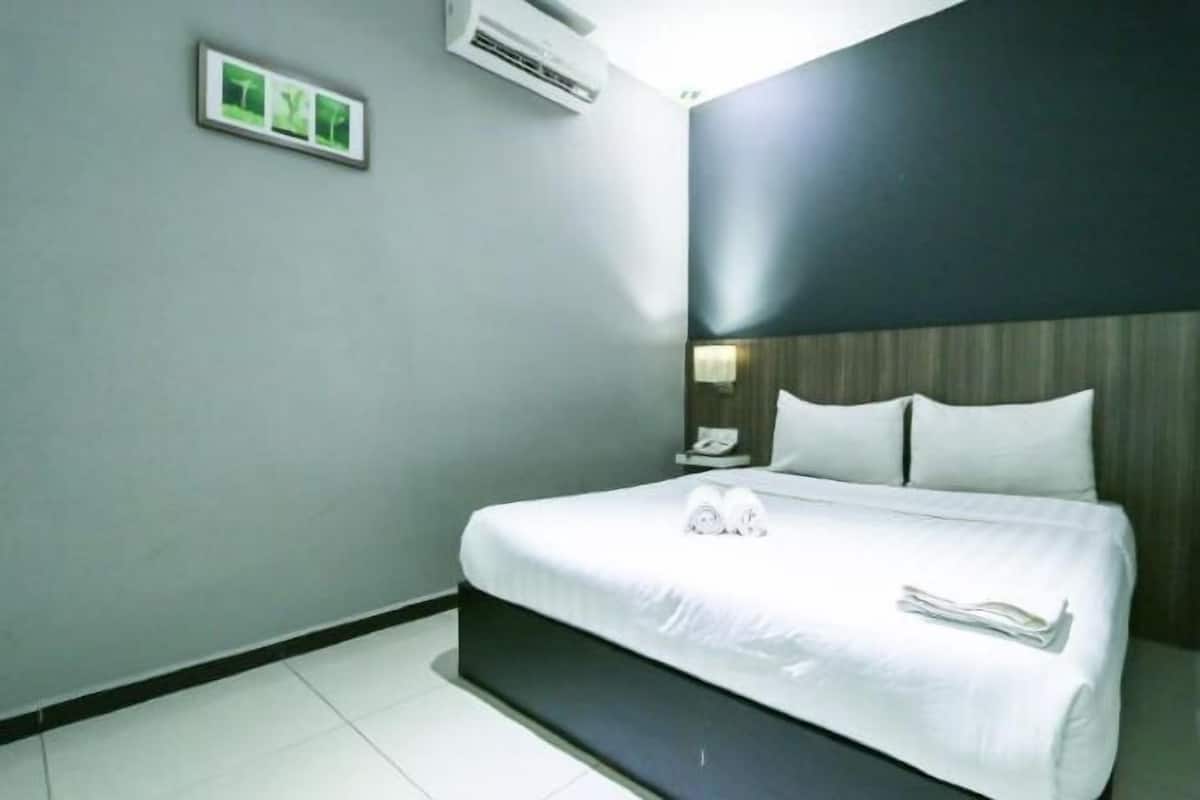 Desk, iron/ironing board, free WiFi, bed sheets