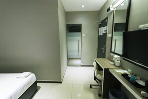 Superior (K) | Desk, iron/ironing board, free WiFi, bed sheets - Hotel 99 - Bandar Botanik Klang (Klang)