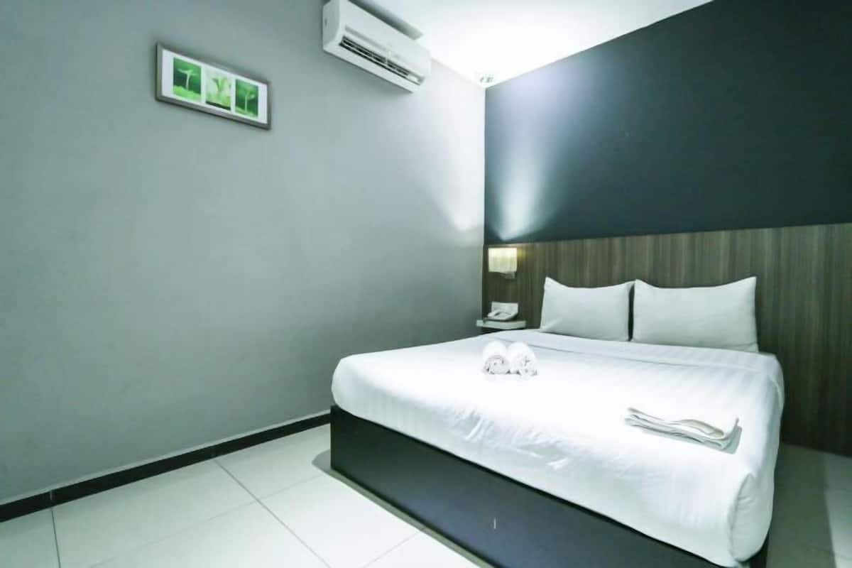 Desk, iron/ironing board, free WiFi, bed sheets