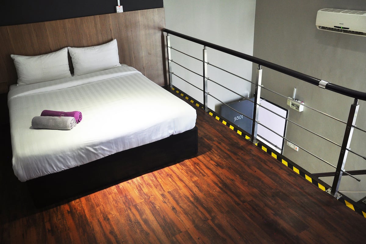 VIP | Desk, iron/ironing board, free WiFi, bed sheets