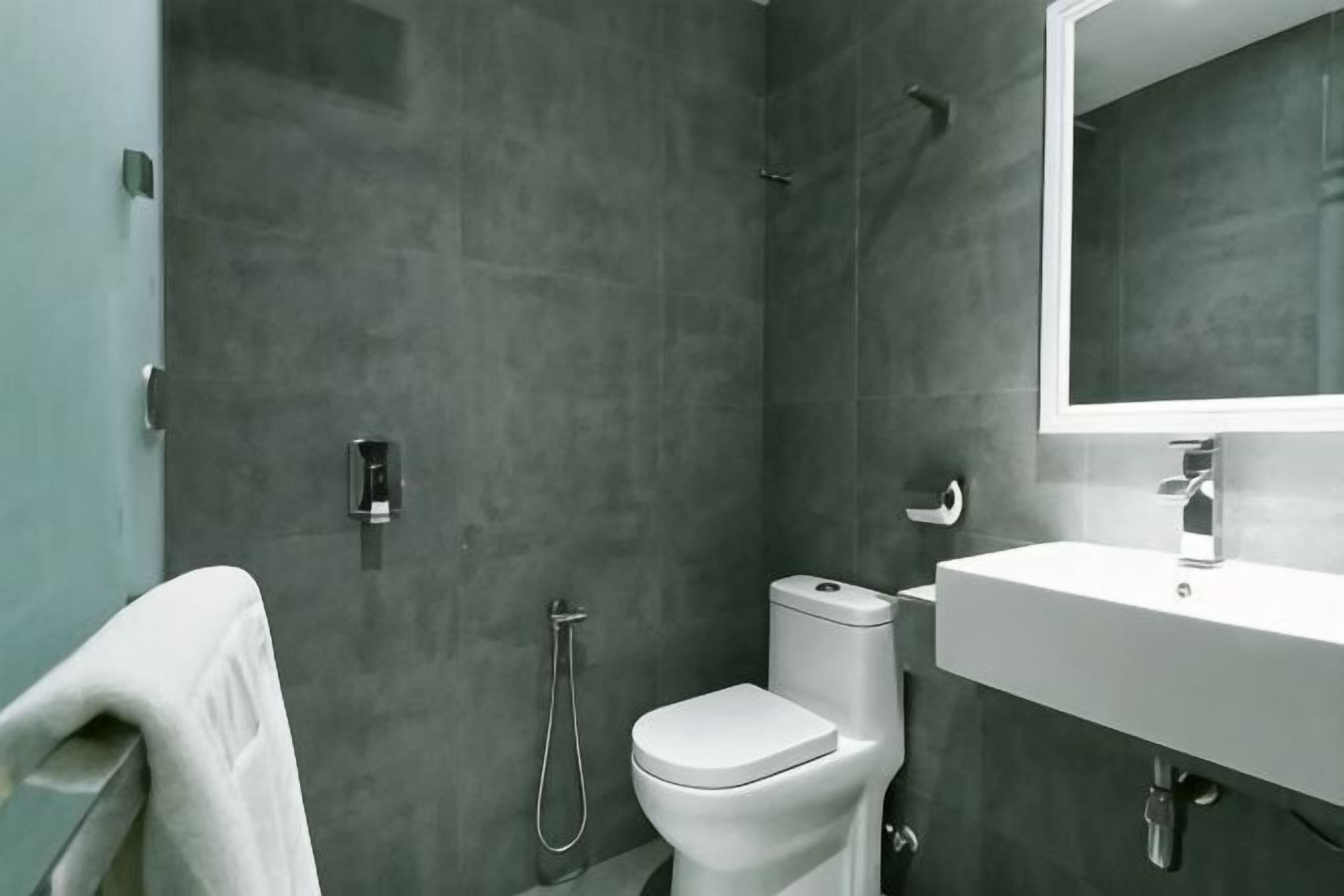 Bathroom | Shower, free toiletries, hair dryer, slippers