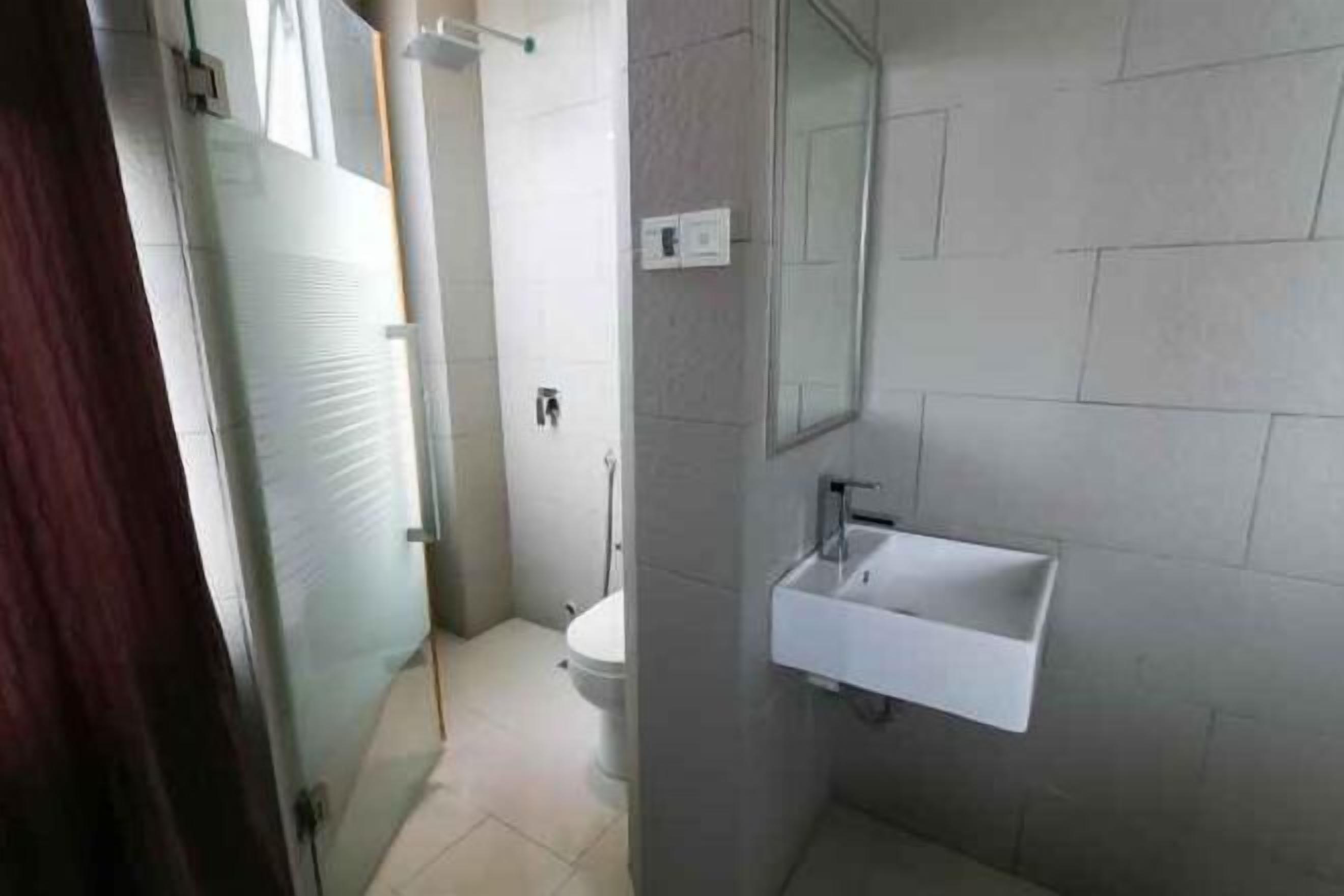 Shower, free toiletries, hair dryer, slippers