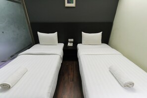 Superior Twin Room | Desk, iron/ironing board, free WiFi, bed sheets