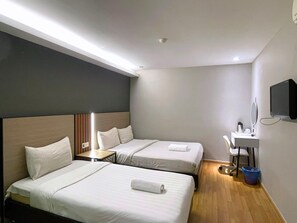 Deluxe Family | Desk, iron/ironing board, free WiFi, bed sheets - Hotel 99 - Bandar Klang (Klang)