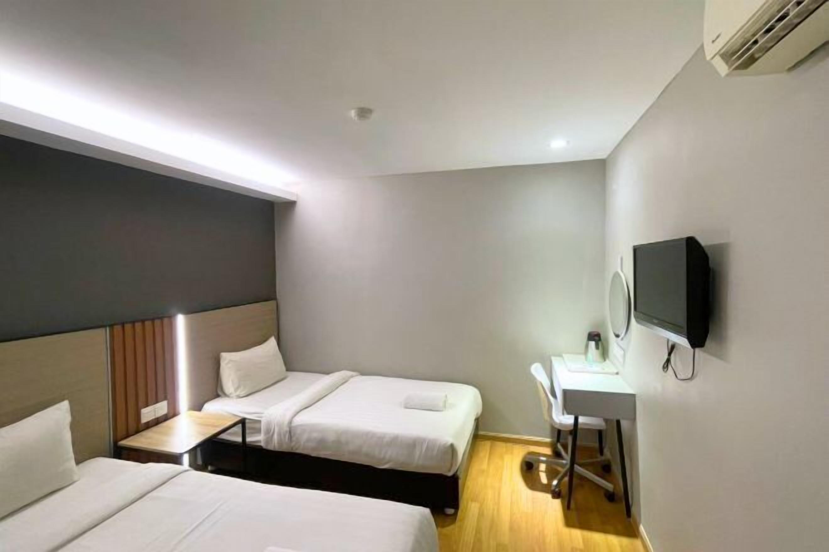 办公桌、熨斗/熨板、免费 WiFi、床单