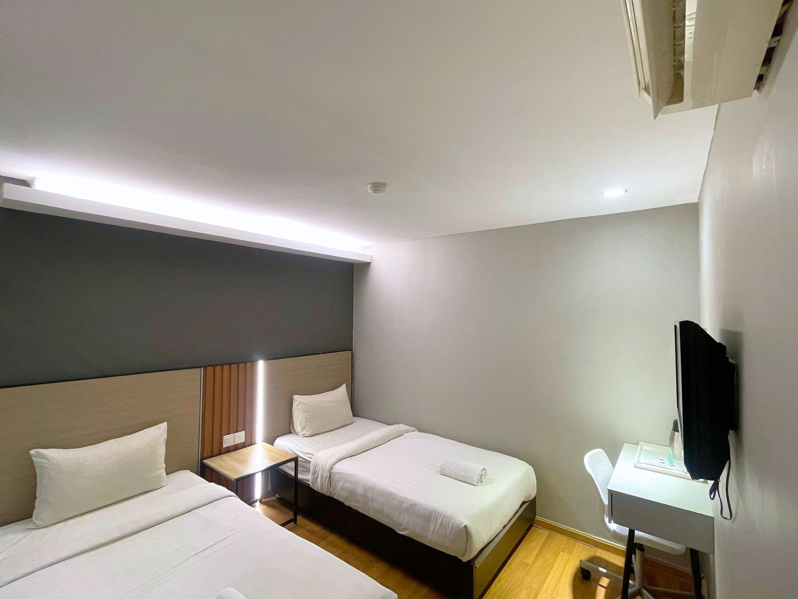 Superior Twin Room | Desk, iron/ironing board, free WiFi, bed sheets