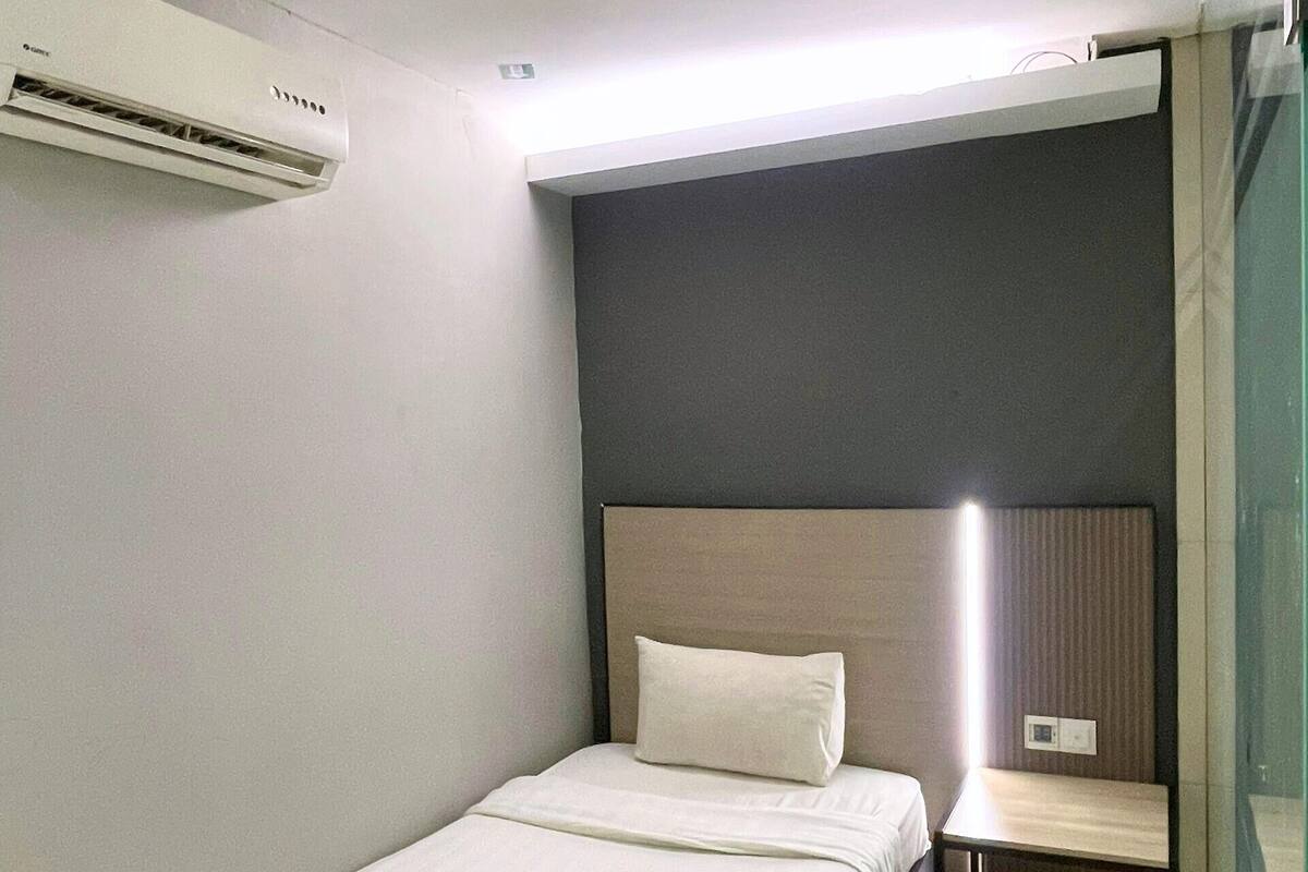 Deluxe Single Room | Desk, iron/ironing board (on request), WiFi (free), bed sheets