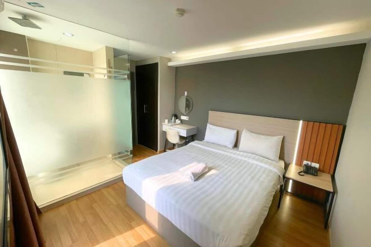 Desk, iron/ironing board, free WiFi, bed sheets