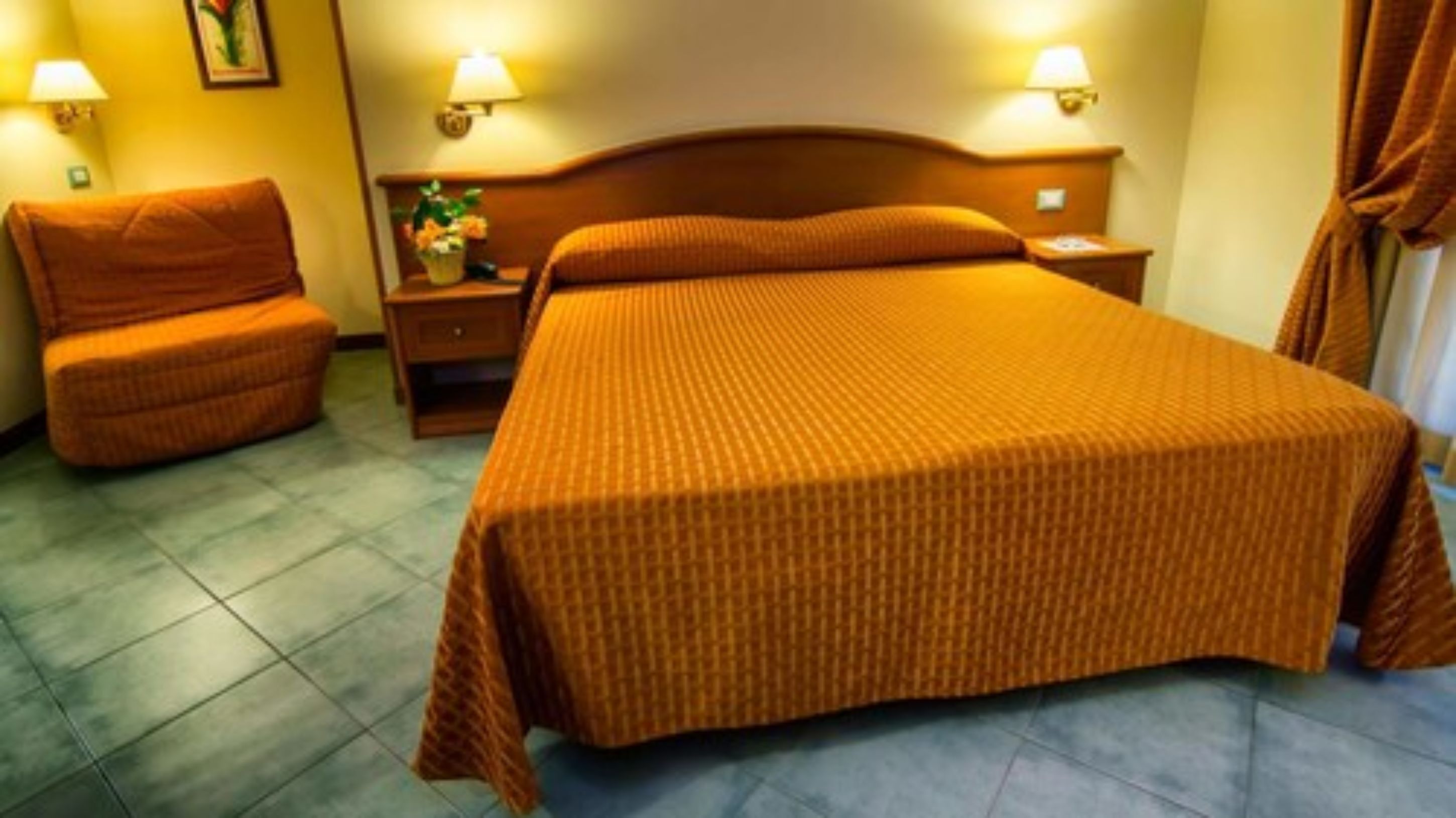 standard double room | minibar, in-room safe, desk, soundproofing