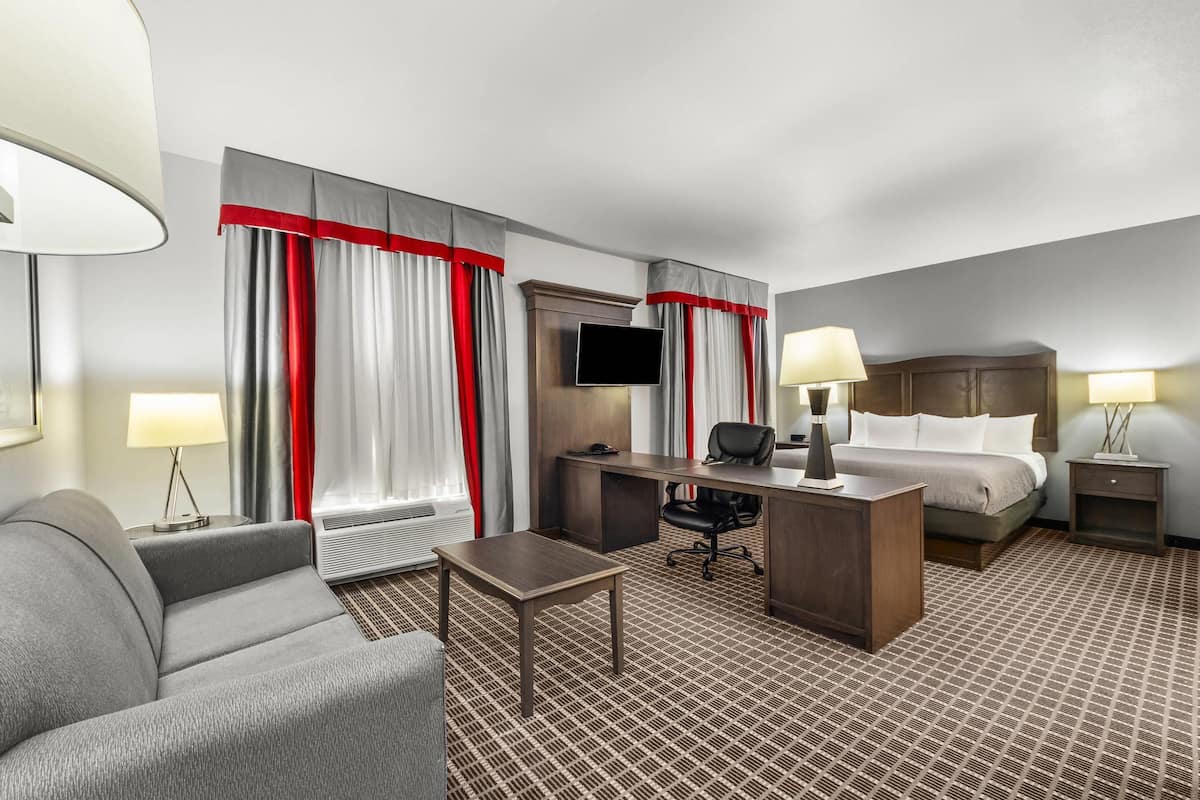 Suite, 1 King Bed, Non Smoking