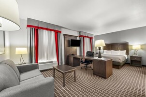 套房, 1 张特大床, 无烟房 | 遮光窗帘、隔音、熨斗/熨衣板、免费 WiFi