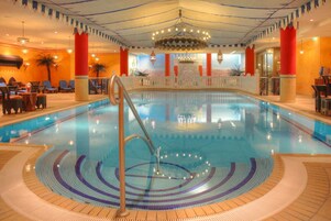 Una piscina techada