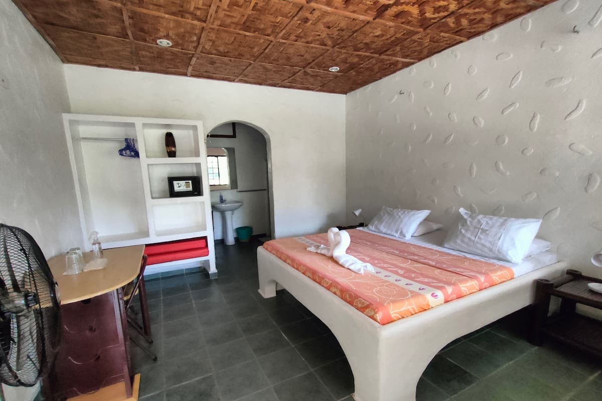 In-room safe, desk, rollaway beds, free WiFi