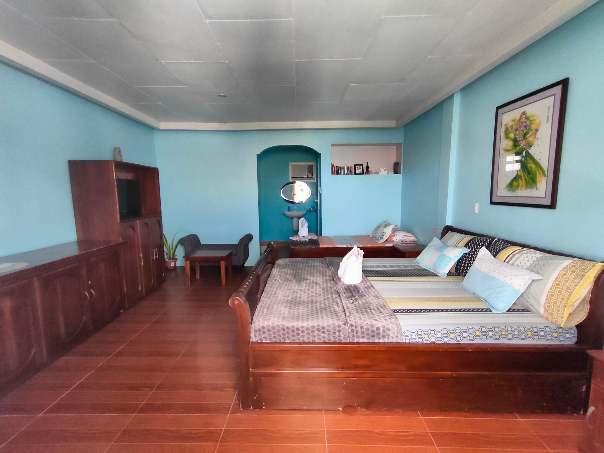 In-room safe, desk, rollaway beds, free WiFi