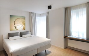 In-room safe, desk, iron/ironing board, free cots/infant beds - Résidence La Source Quartier Louise (Brussels)