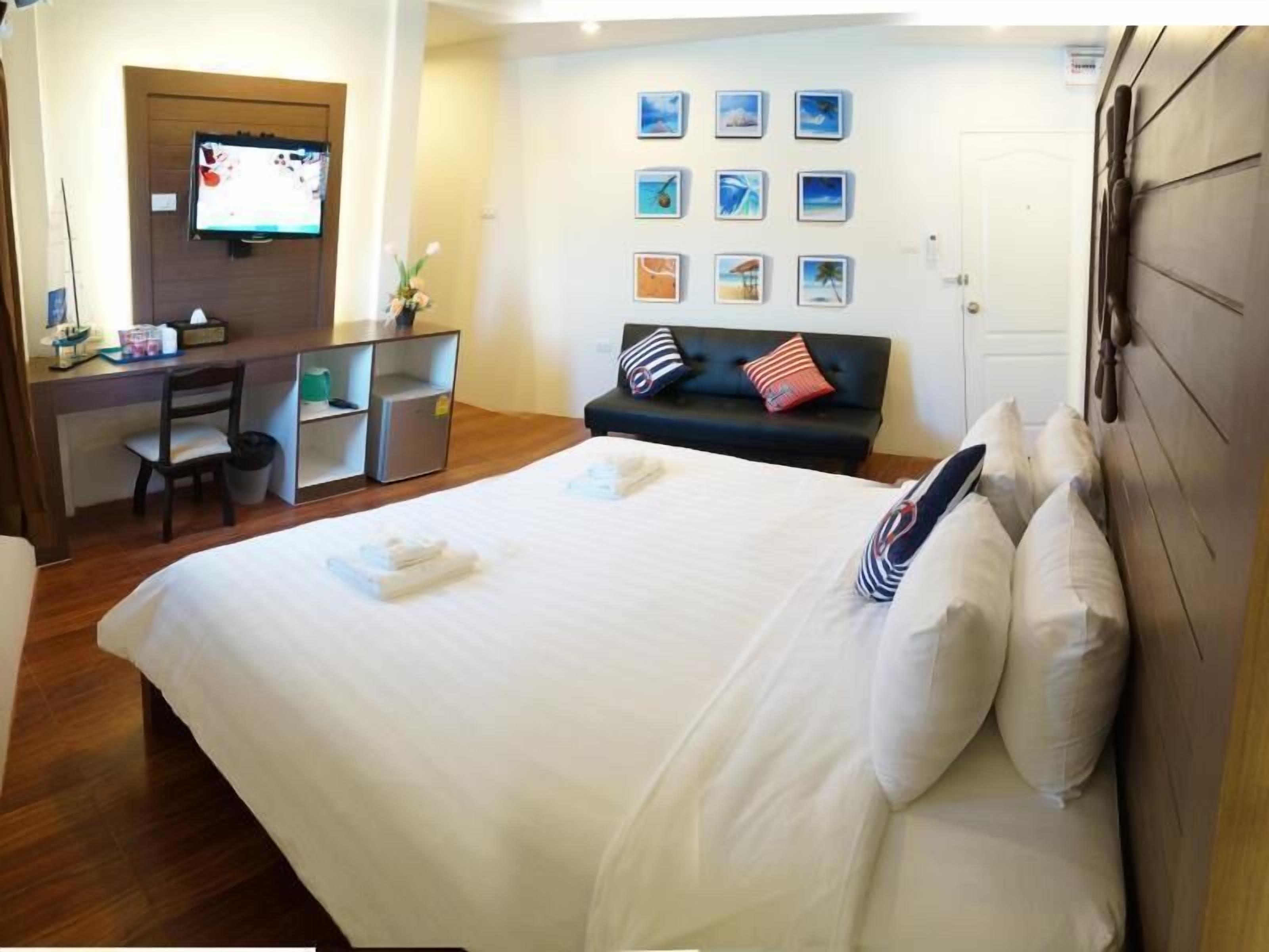 Minibar, in-room safe, desk, soundproofing