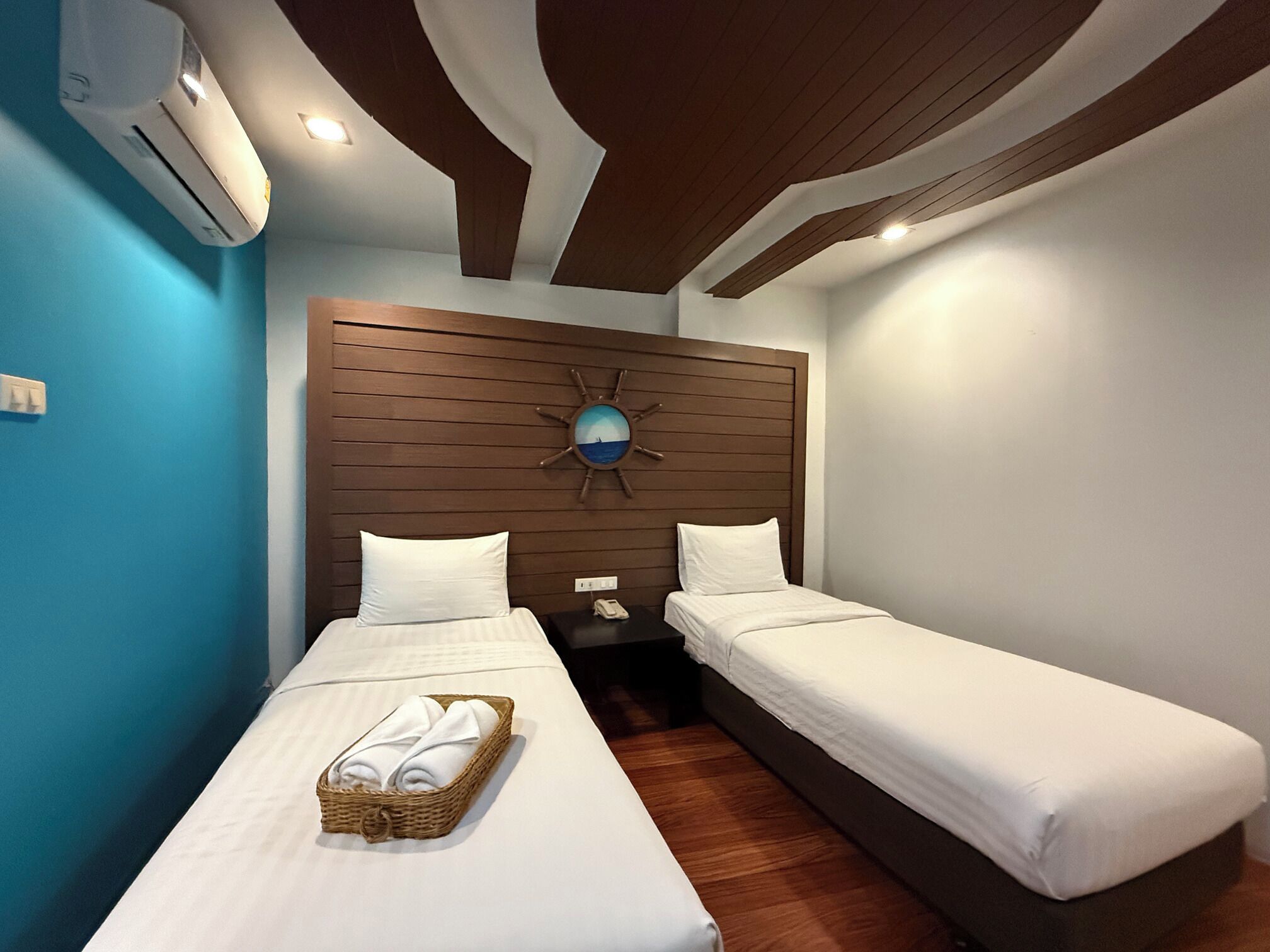 superior double or twin room | 1 bedroom, minibar, in-room safe, desk