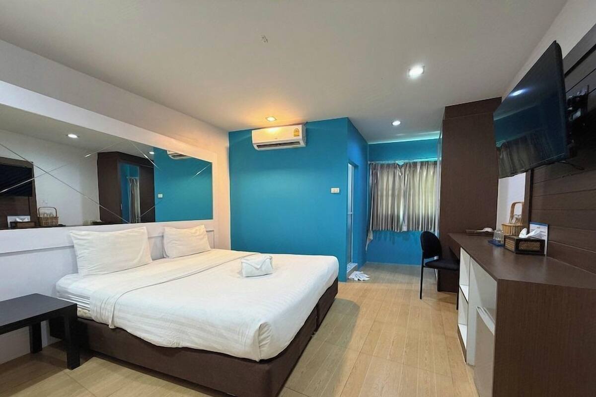 Minibar, in-room safe, desk, soundproofing
