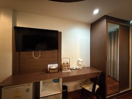 Superior Double or Twin Room | Minibar, in-room safe, desk, soundproofing