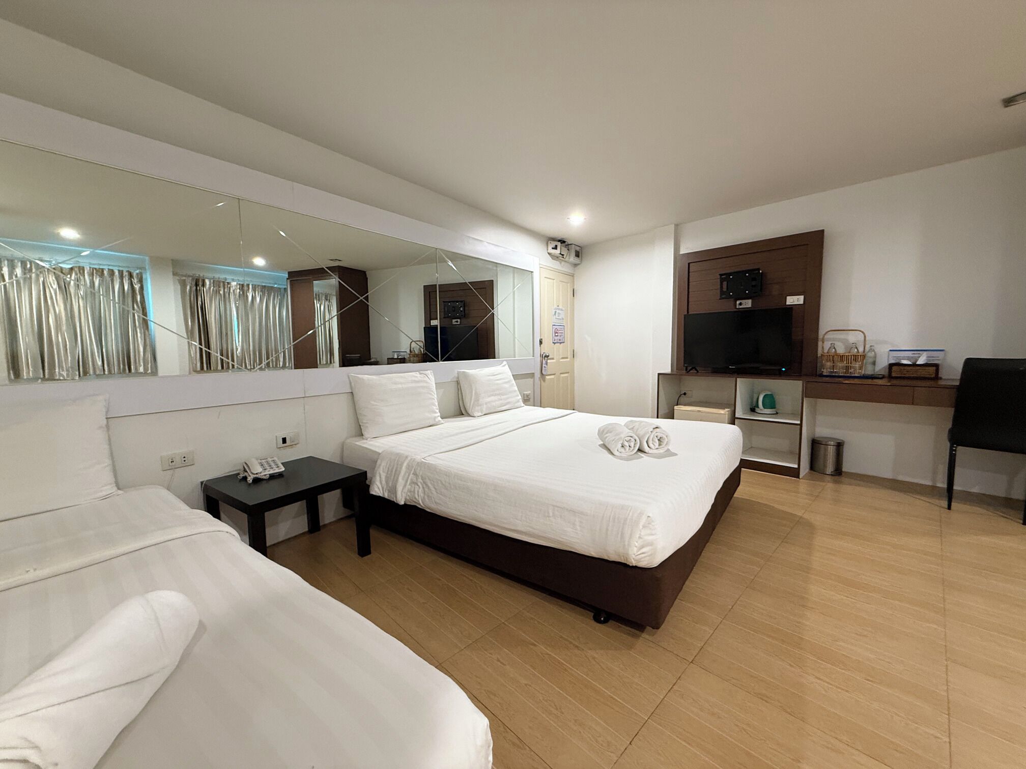 triple room | 1 bedroom, minibar, in-room safe, desk