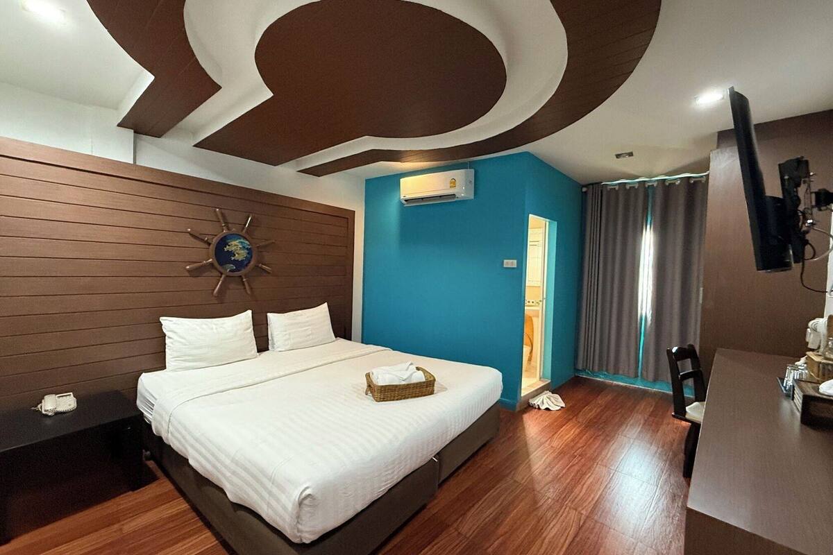 Minibar, in-room safe, desk, soundproofing