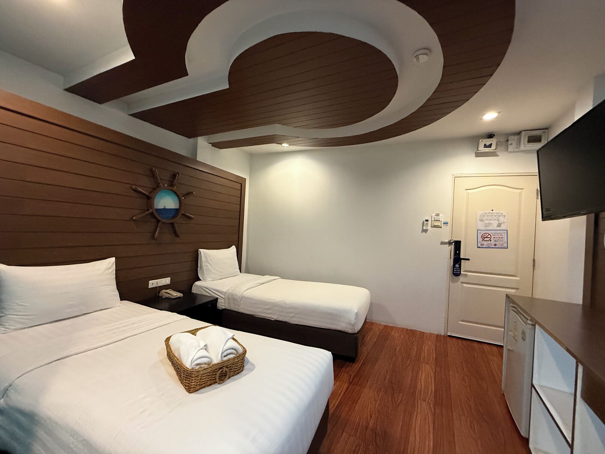 superior double or twin room | 1 bedroom, minibar, in-room safe, desk