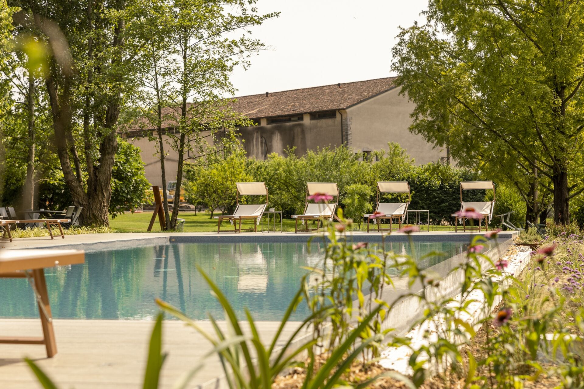 Piscine extérieure (ouverte en saison), chaises longues