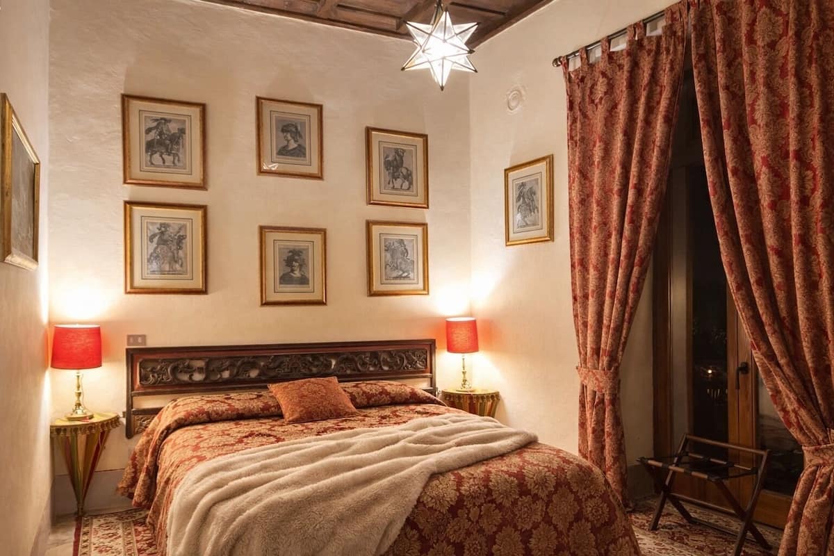 Basic Double Room, 1 Double Bed | Desk, iron/ironing board, free WiFi, bed sheets