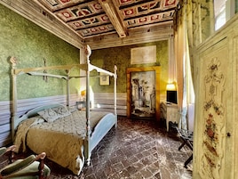 Classic Double Room | Desk, iron/ironing board, free WiFi, bed sheets