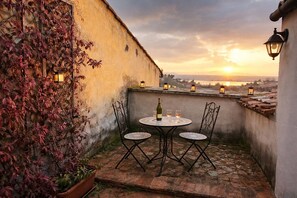 Club Room | Desk, iron/ironing board, free WiFi, bed sheets - Vesconte Residenza d'epoca dal 1533 (Bolsena)