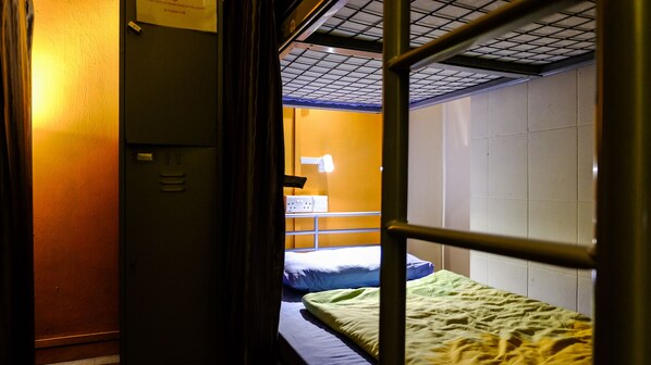 12-Bed Mixed Shared Room, Shared Bathroom | Free WiFi