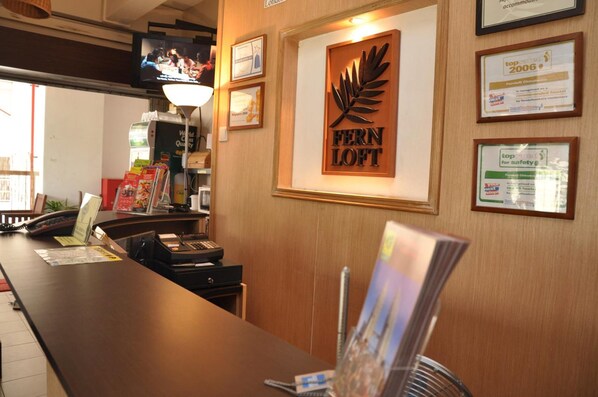 ฝ่ายต้อนรับ