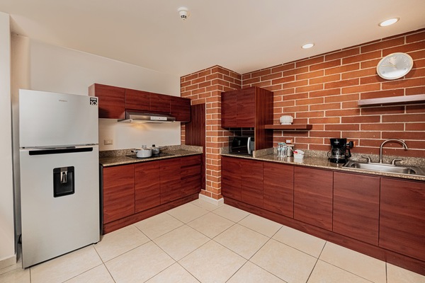 1 king bed and 2 twin bed family suite | Eigene Küche | Wasserkocher mit Kaffee-/Teezubehör