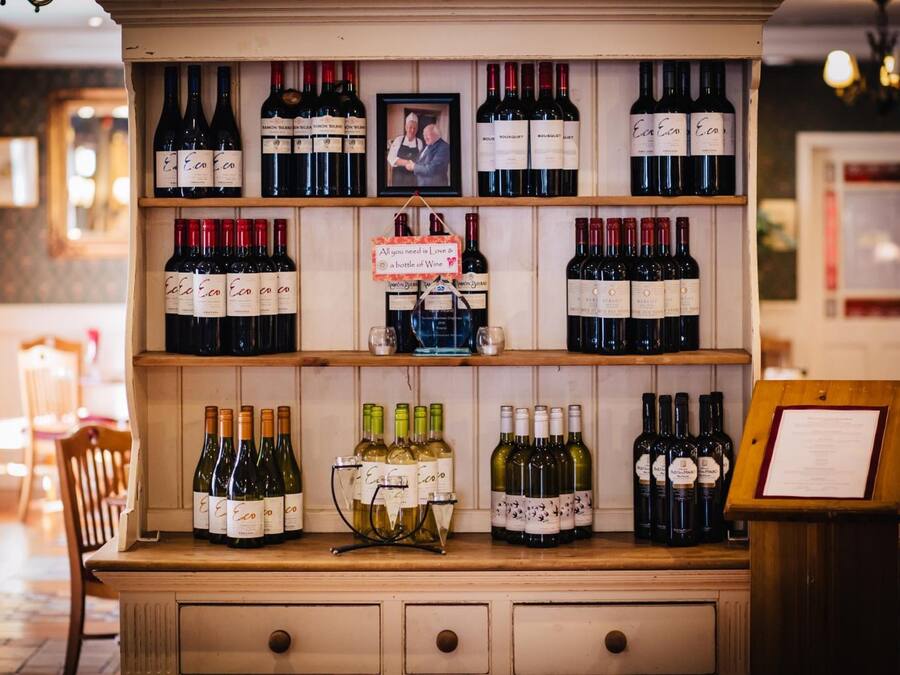 Breakfast, lunch, dinner served; Irish cuisine