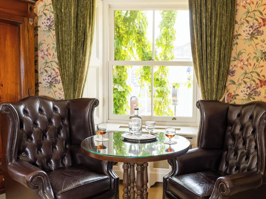 Junior-Suite | 1 Schlafzimmer, Schreibtisch, Bügeleisen/Bügelbrett, kostenloses WLAN