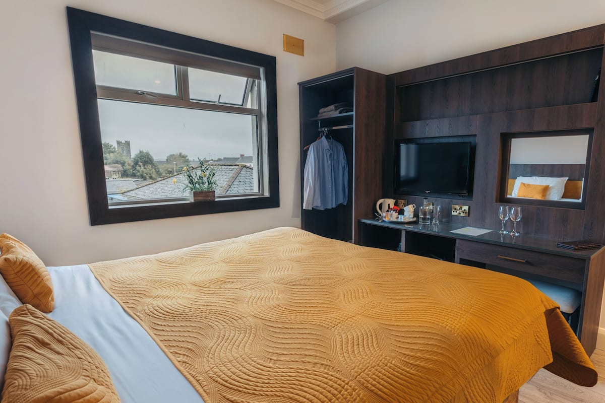 Superior tweepersoonskamer (Breakfast included) | 1 slaapkamer, een bureau, een strijkplank/strijkijzer, gratis wifi
