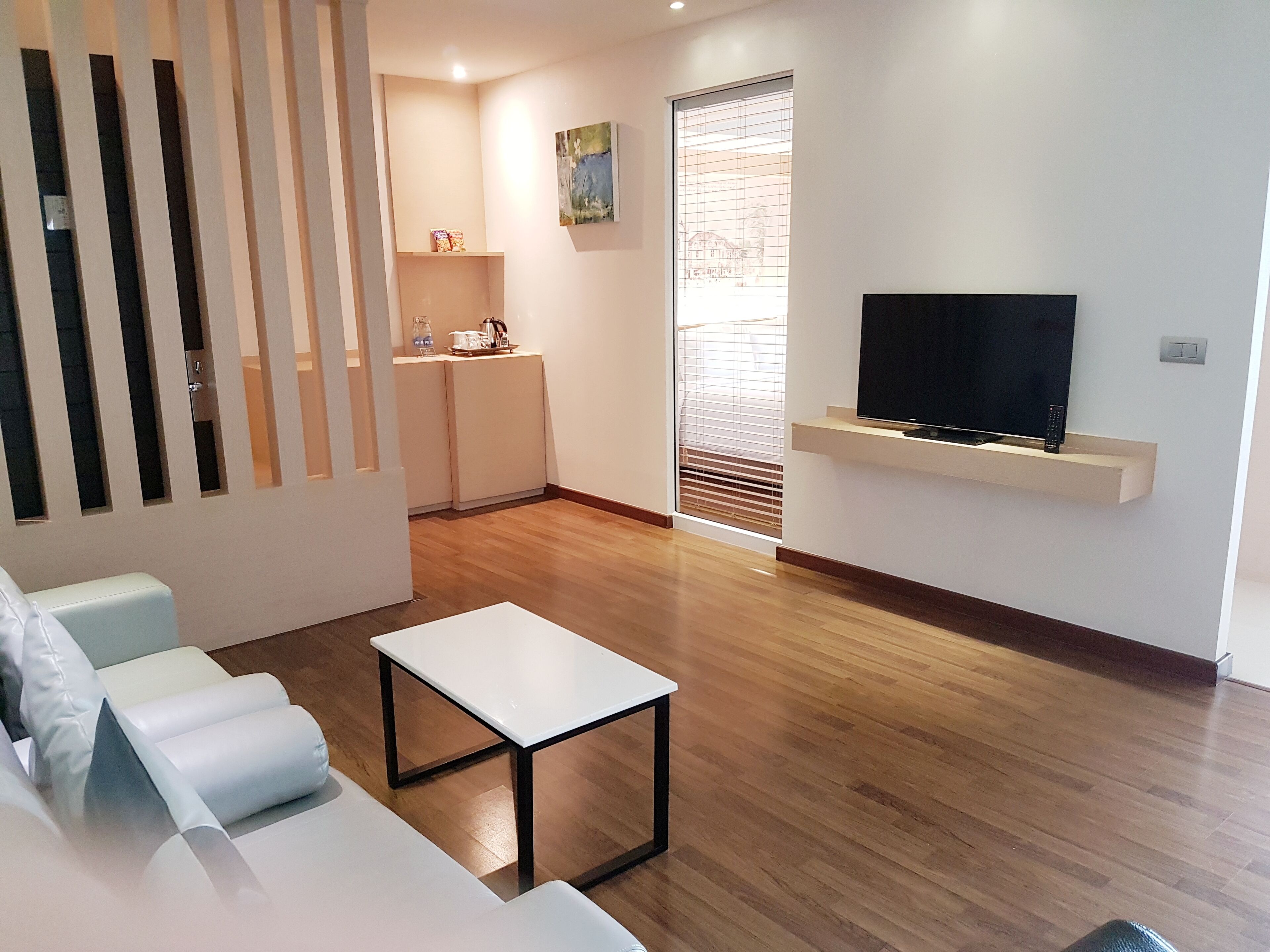 premium suite | living area | led tv